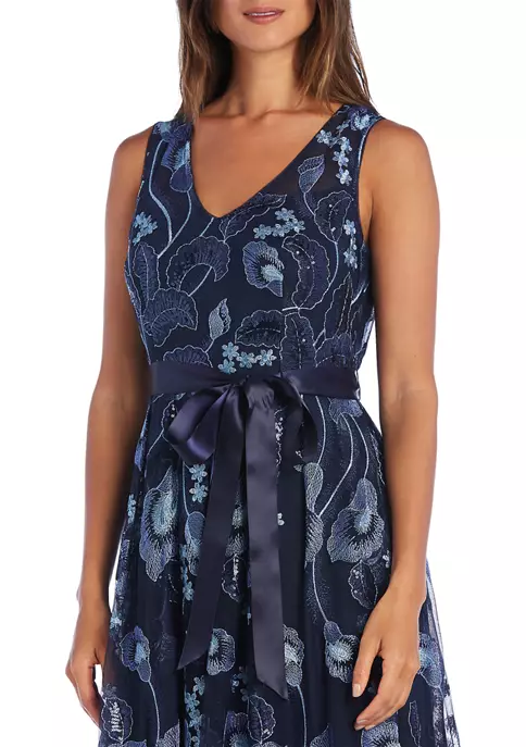 R & M Richards Petite All Over Long Embroidered Lace Sleeveless V-Neck Dress with Sash 5 R & M Richards Petite All Over Long Embroidered Lace Sleeveless V-Neck Dress with Sash - Image 3